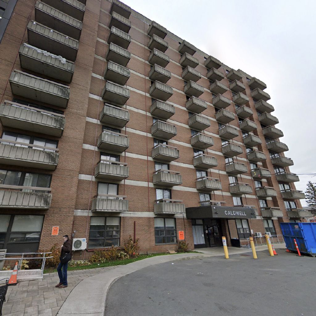 Installation de 136 nouvelles thermopompes dans un immeuble de 11 étages dans Côte St-Luc, Montréal