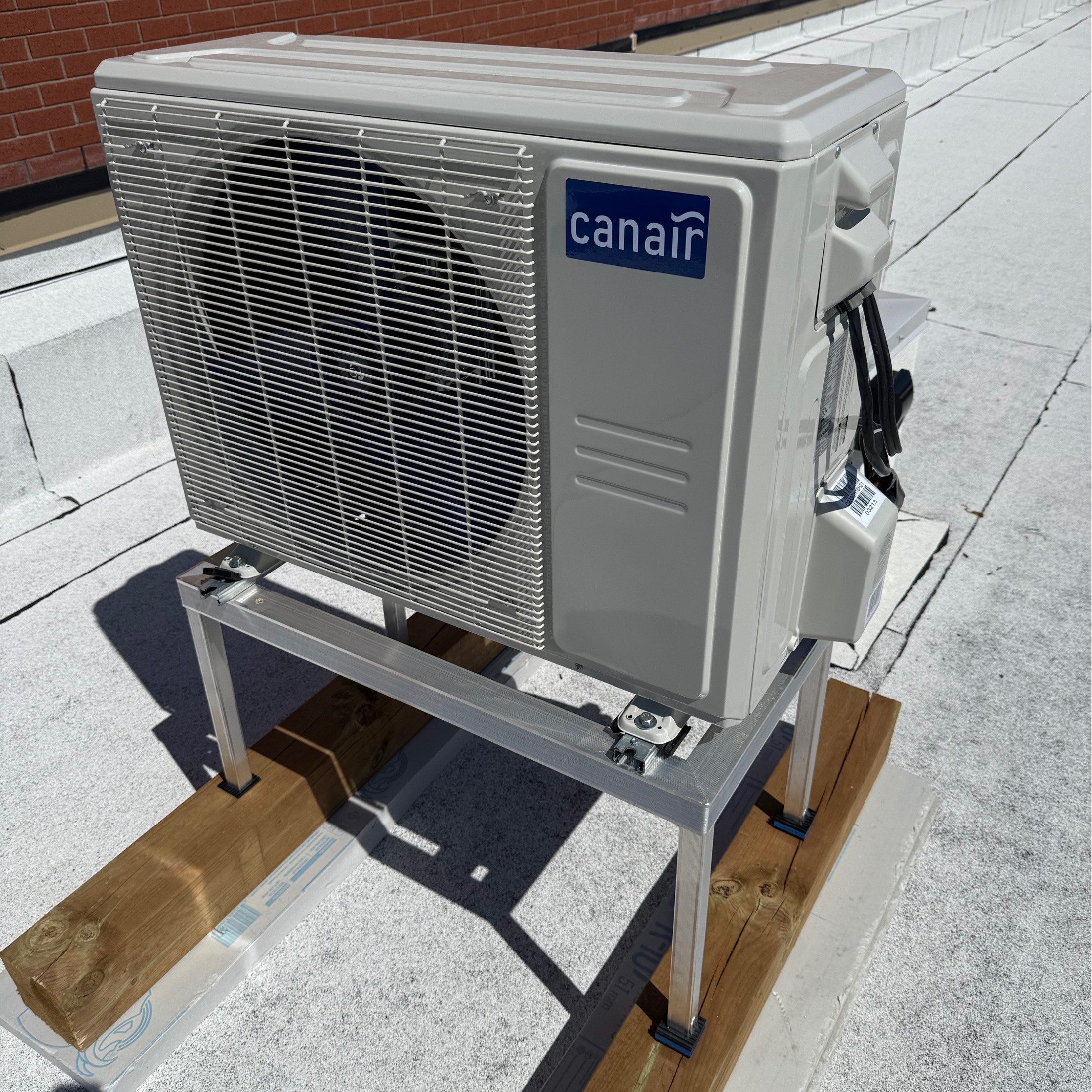 Installation commerciale d&rsquo;une thermopompe dans une salle électrique à Rosemont