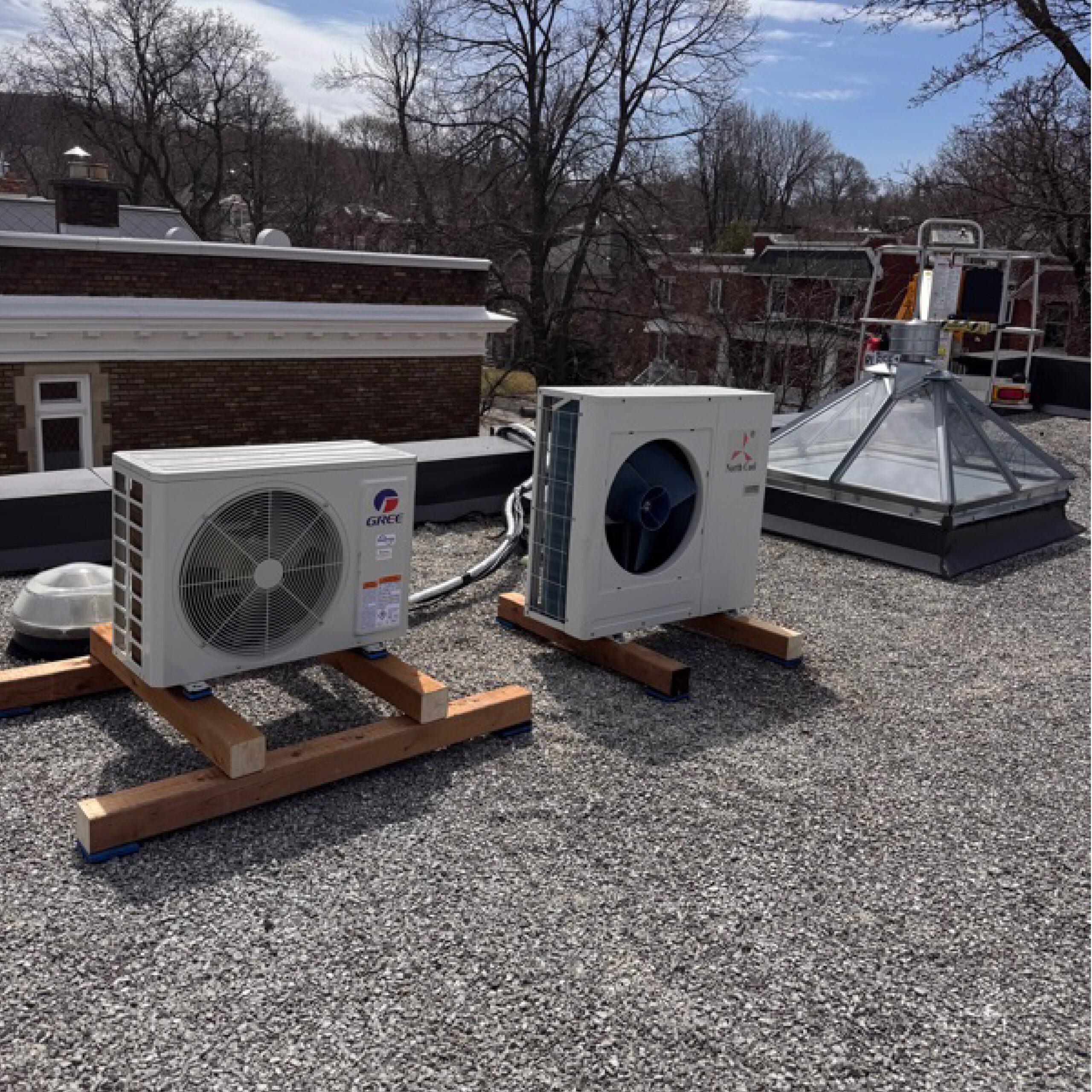 Installation d&rsquo;une thermopompe GREE Viréo 12 000 BTU à Outremont
