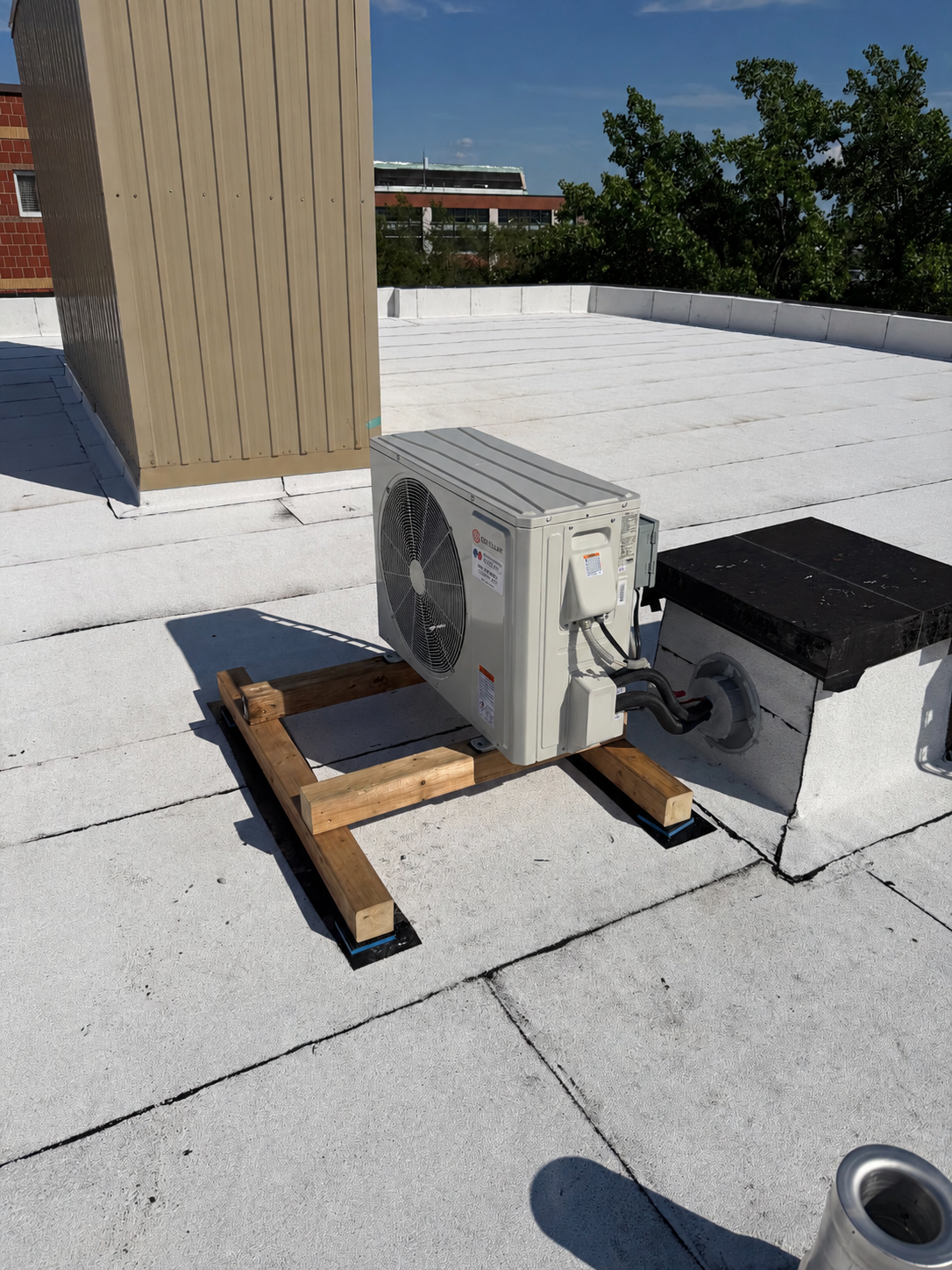 Installation d’une thermopompe OUELLET dans Hochelaga — photo 2