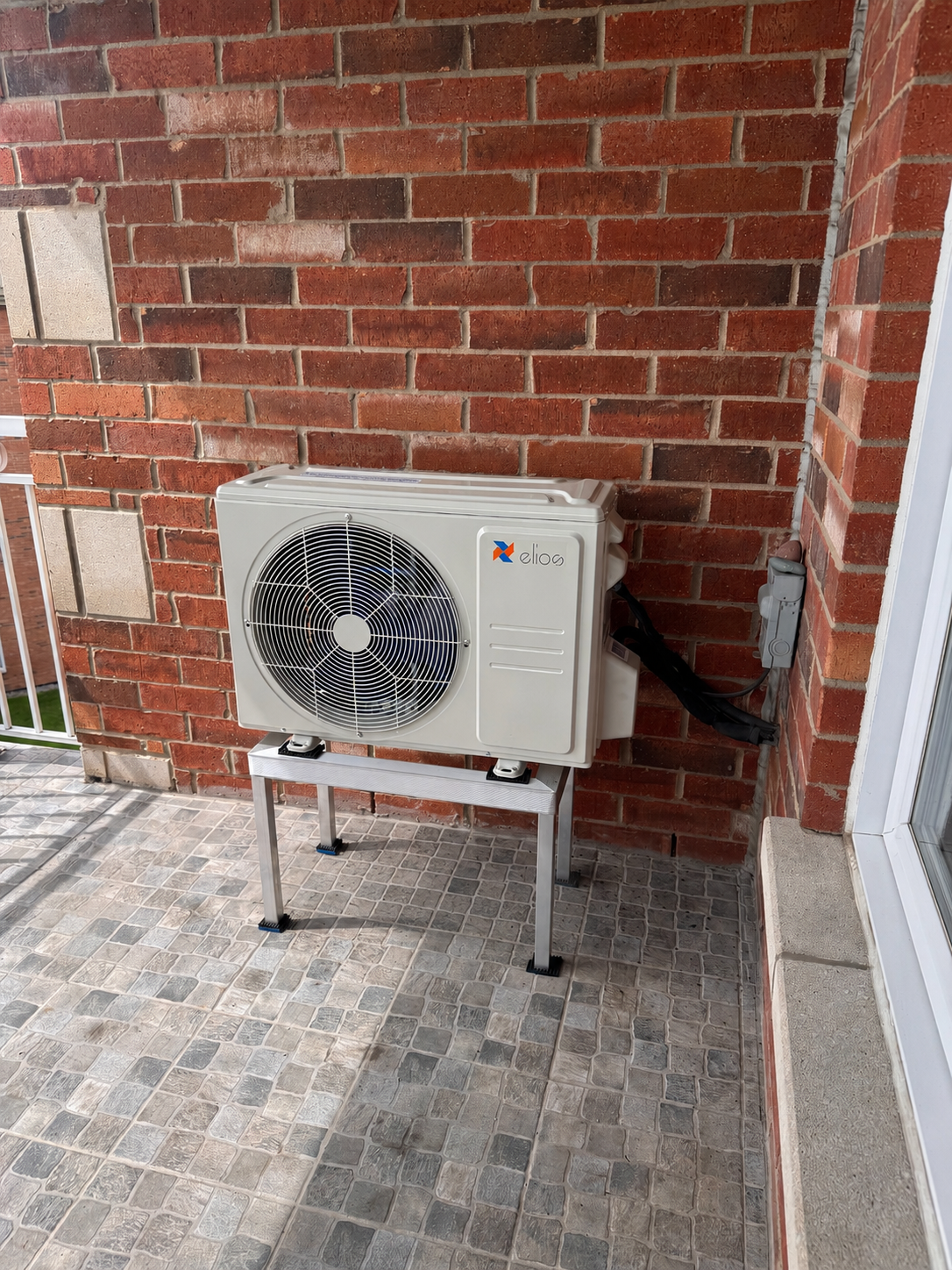 Remplacement d’un ancien climatiseur par une thermopompe Elios 12 000 BTU à Ville St-Laurent