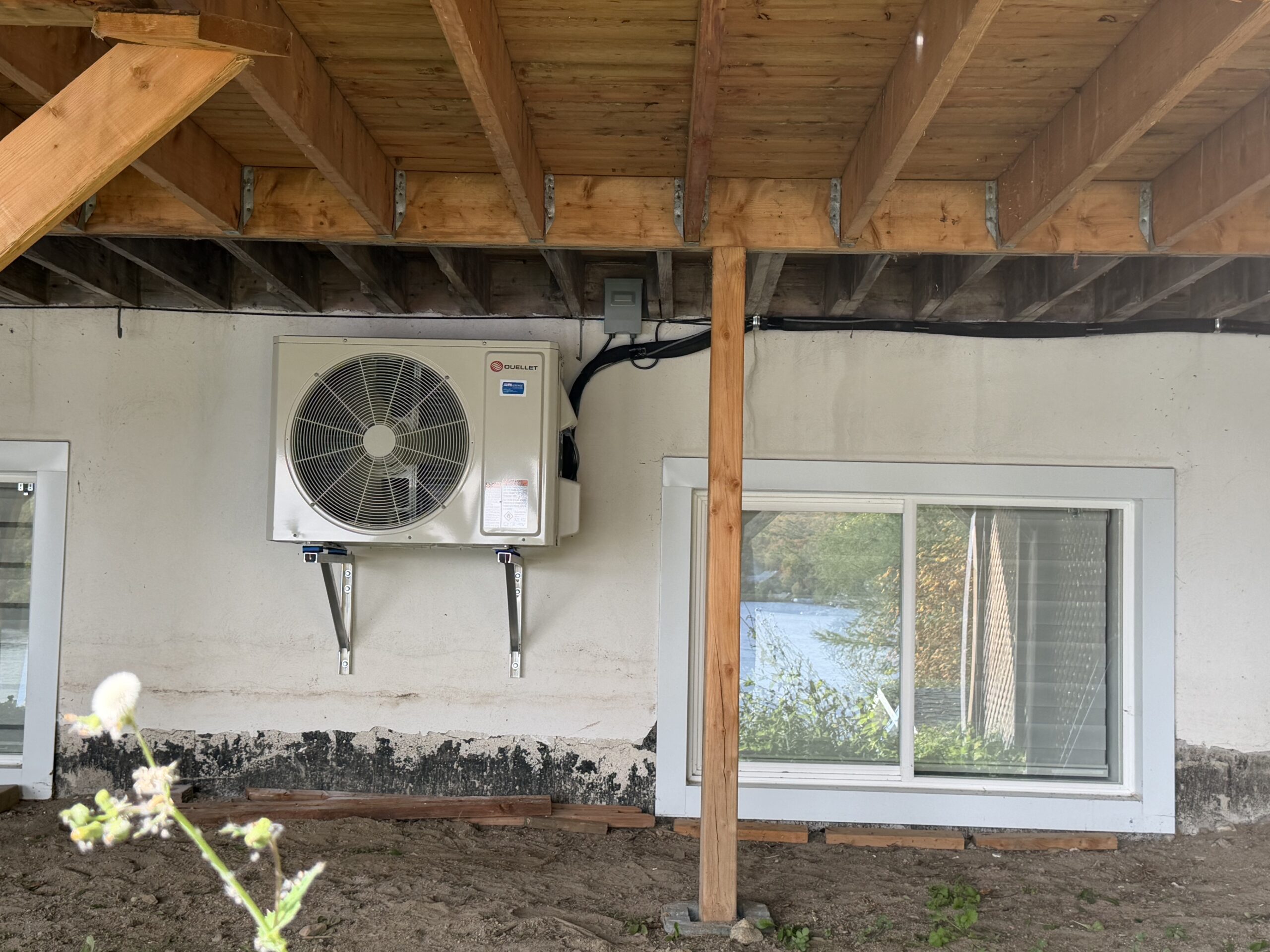 Installation d’une thermopompe OUELLET Pacific 18 000 BTU — photo 2