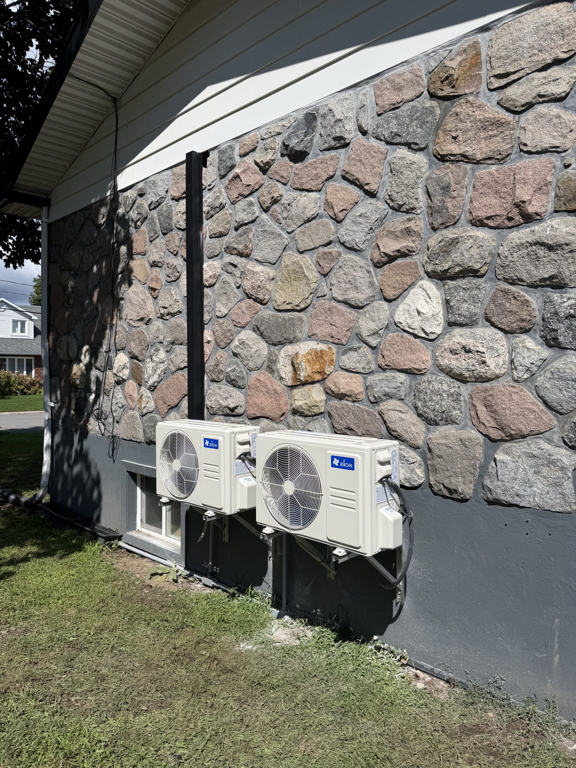 Installation de deux thermopompes ELIOS 12 000 BTU à Laval